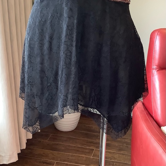 Beautiful NWT Sue Wong dressy top with beaded accents - Picture 9 of 11